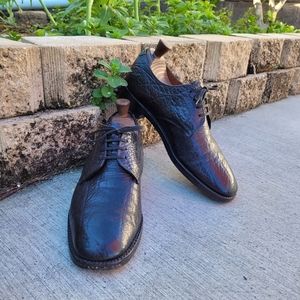 Loake Pebble leather Derbys. Black.
